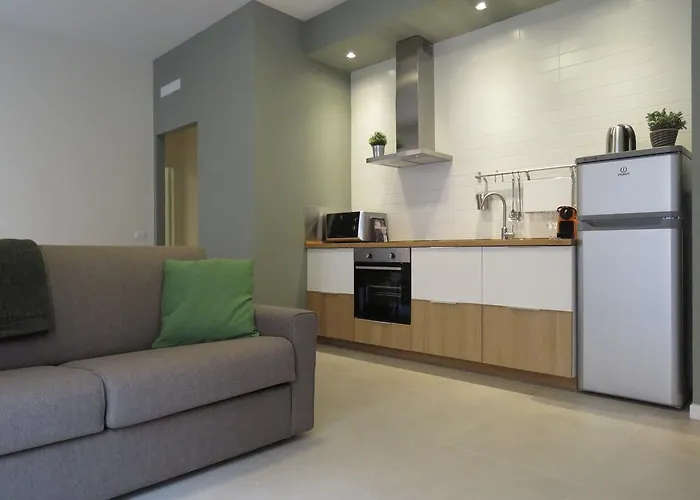 8 Colonne * بولونيا