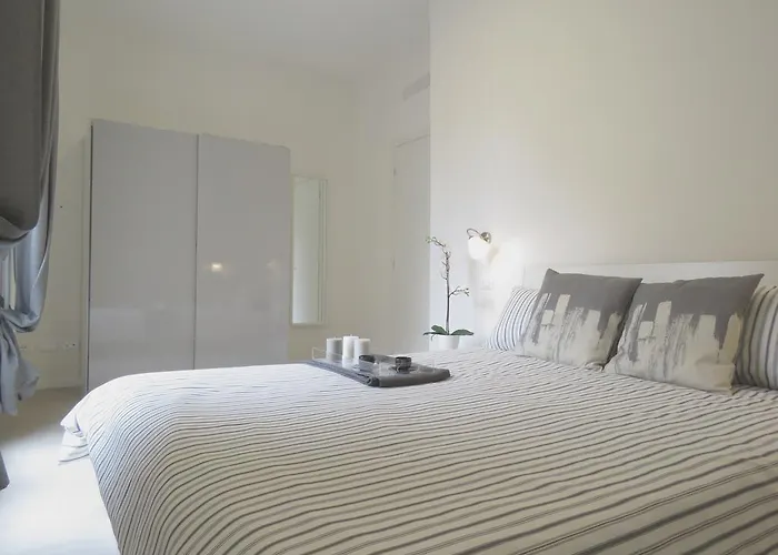 8 Colonne * بولونيا