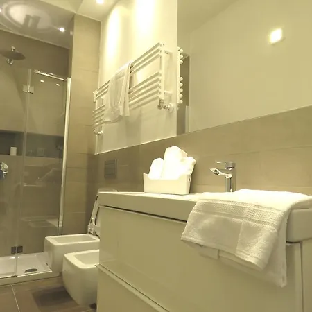 Apartment 8 Colonne *