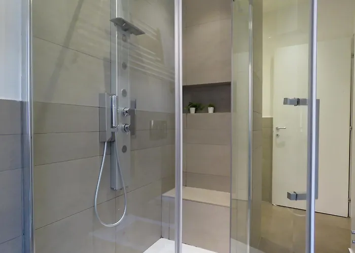 Apartment 8 Colonne *